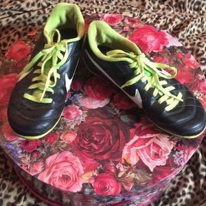 Nike soccer cleats 2Y